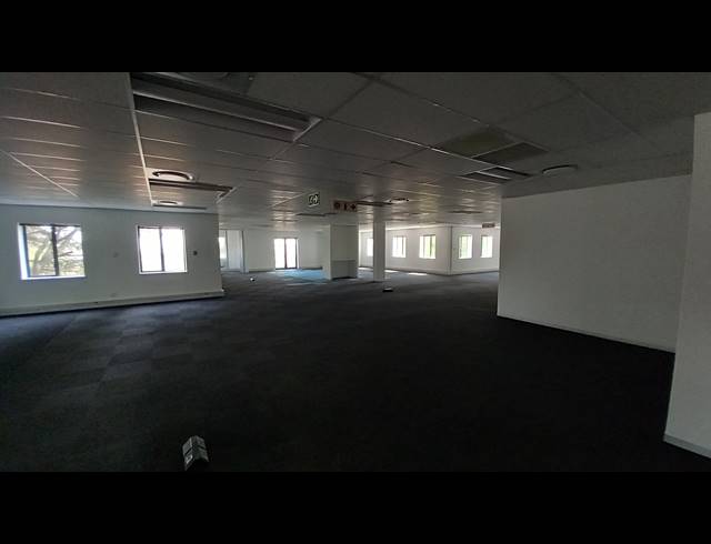 1,403M² OFFICE TO LET IN BRYANSTON